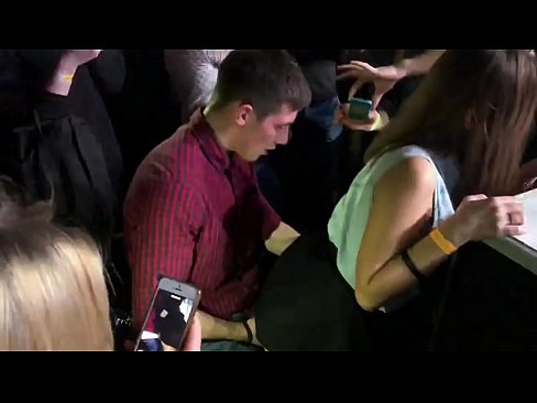 ❤️ Tinuod nga sekso sa usa ka nightclub sa Russia. Ang 18-anyos nga Ruso nga babaye sa anus ug puwerta nakighilawas sa usa ka nightclub ❤❌ Russian porn sa amon ceb.123sex.ru