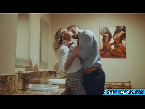 ❤️ Kung ang usa ka busty blonde naghaylo kanimo sa usa ka publiko nga kasilyas ❤❌ Russian porn sa amon ceb.123sex.ru